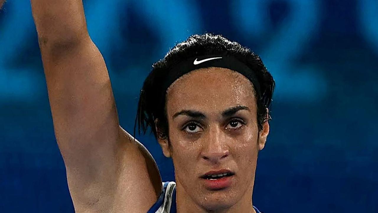 Imane Khelif menjadi yang pertama memastikan tempat di partai puncak tinju putri Olimpiade Paris 2024. Foto: AFP