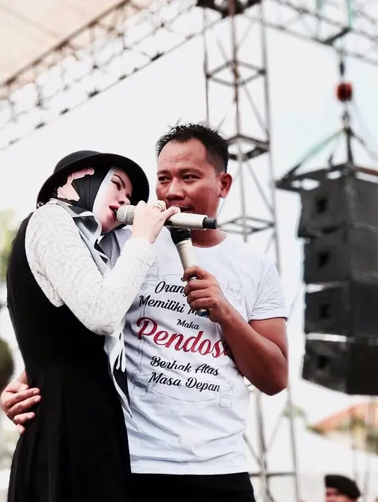 Agel Lelga dan Vicky Prasetyo