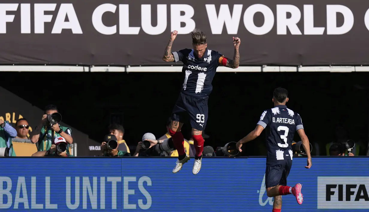 Pemain Monterrey, Sergio Ramos merayakan golnya ke gawang Inter Milan dalam laga Grup E Piala Dunia Antarklub 2025 di Rose Bowl stadium, Pasadena, Amerika Serikat, Rabu (18/06/2025) WIB. (AP Photo/Mark J. Terrill)