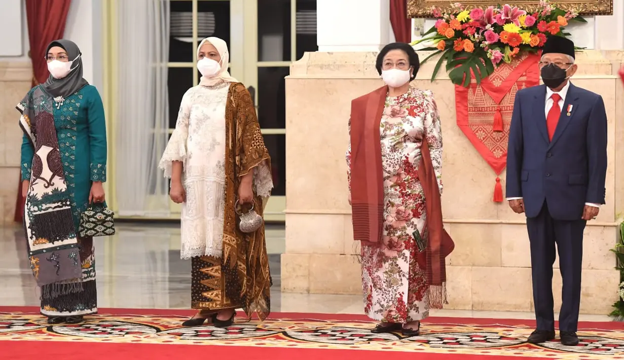 Wakil Presiden RI Ma'ruf Amin dan Presiden ke-5 RI Megawati Soekarnoputri menghadiri pelantikan Panglima TNI Jenderal Andika Perkasa di Istana Negara, Rabu (17/11/2021). Andika Perkasa menggantikan Marsekal Hadi Tjahjanto yang memasuki masa pensiun. (Foto: Agus Suparto/Biro Sekretariat Kepresidenan)
