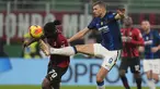 Partai seru duo Milan ini menyajikan duel sengit pada laga pekan ke-12 Serie A Liga Italia 2021/2022 yang dilangsungkan di San Siro pada Senin (8/11/2021) dini hari. (AP Photo/Antonio Calanni)