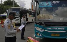 FOTO: Jelang Natal dan Tahun Baru, Terminal Kalideres Cek Kelaikan Jalan Bus-Bus AKAP