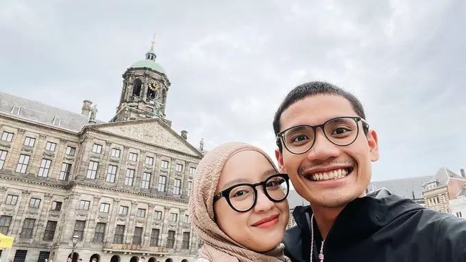 6 Potret Romantis YouTuber Gita Savitri dan Paul Andre, Pasangan yang Kini Jadi Sorotan