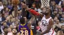 Pemain Toronto Raptors, Cory Joseph (kanan) melakukan pelanggaran terhadap pemain Lakers, Tarik Black #28 pada laga NBA di Air Canada Centre, (2/12/2016). Raptors Menang 113-80. (Frank Gunn/The Canadian Press via AP)