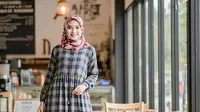 Panduan Pilihan Gamis Motif Kotak-Kotak untuk Orang Plus Size, Bikin Langsing