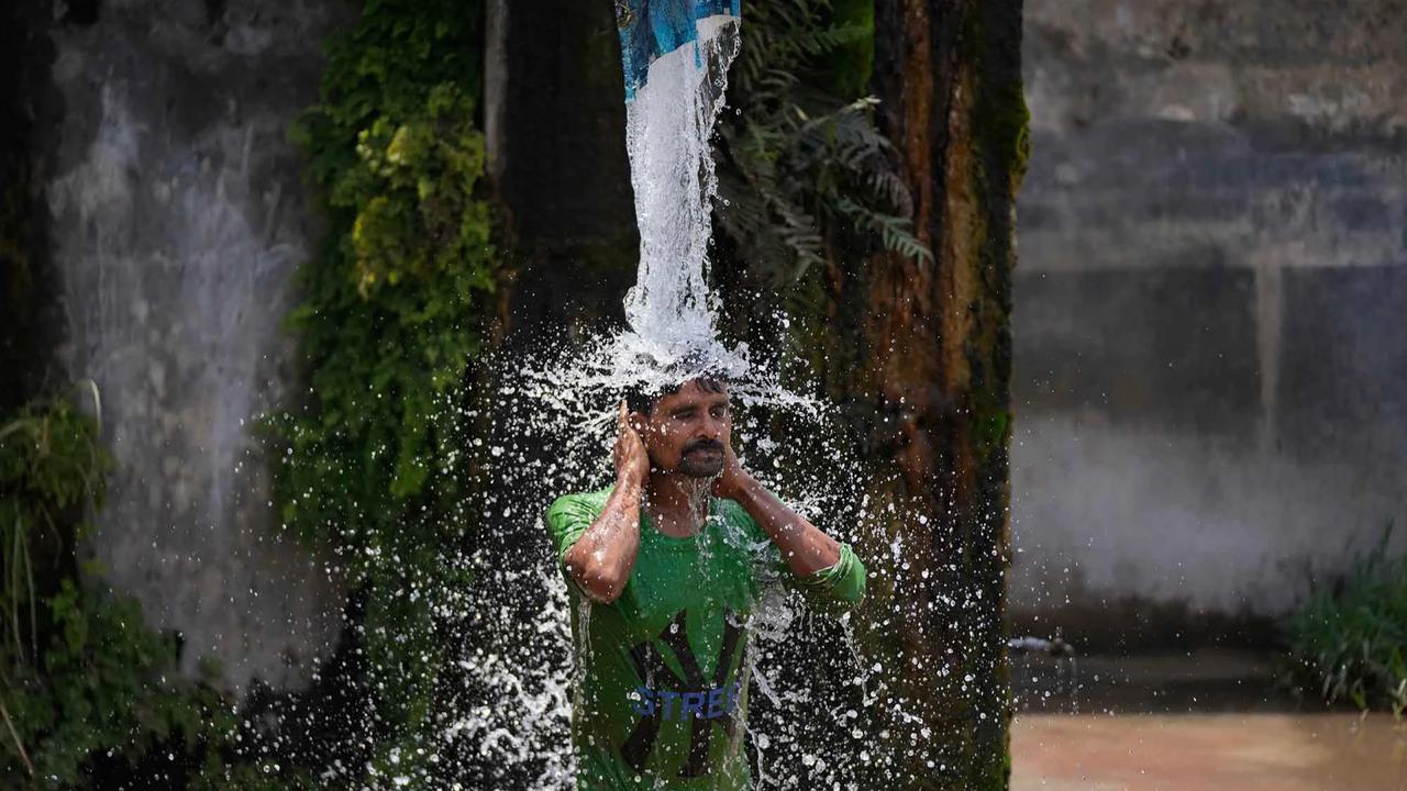 FOTO: Gelombang Panas Ekstrem Lumpuhkan Aktivitas Warga India Utara