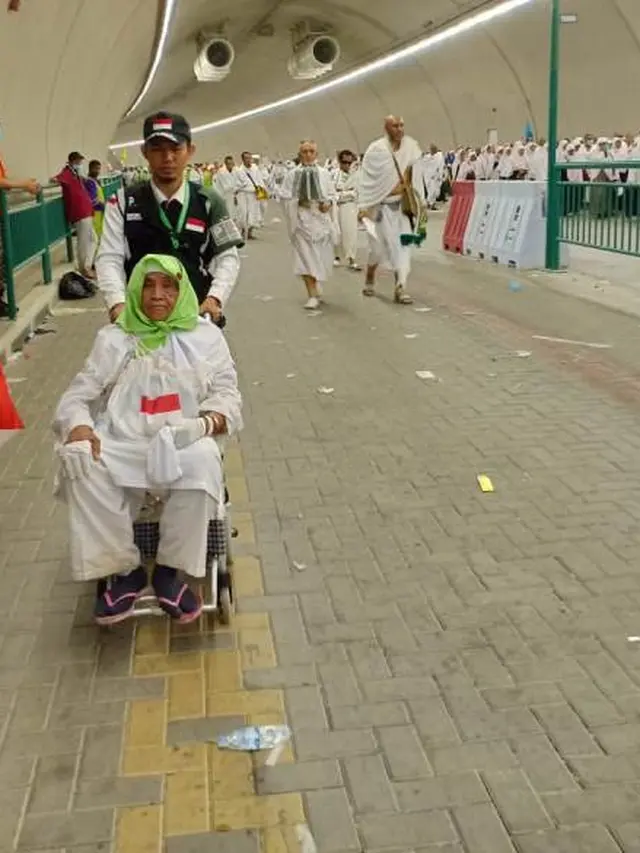 Kursi roda jemaah haji