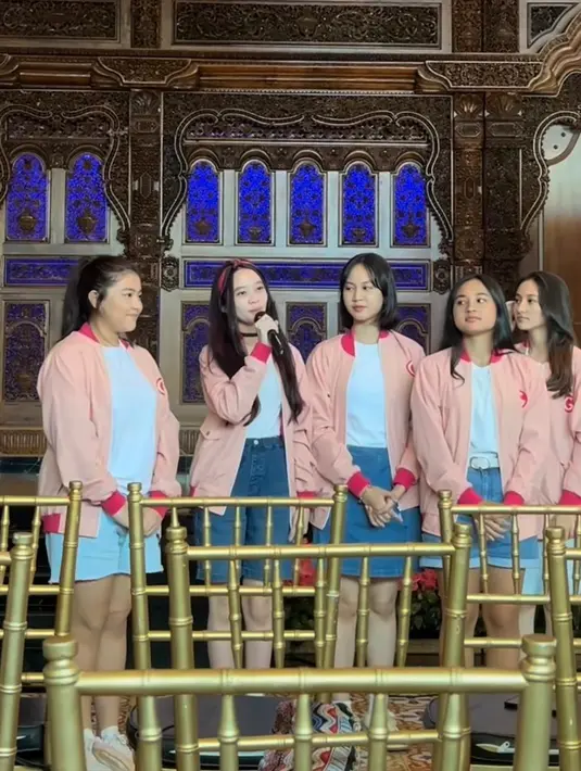 Mengikuti jejak sang ibunda, Sybil menunjukkan bakat, pesona, dan keberanian yang luar biasa dengan berpartisipasi di ajang tersebut.  [@zaskiadyamecca].
