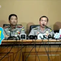 Kapolres Jakarta Selatan, Rabu (31/8) memberikan keterangan terkait barang bukti yang ditemukan di rumah Gatot Brajamusti di kawasan Pondok Pinang, Jakarta Selatan.