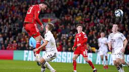 Gol semata wayang Wales dicetak Kieffer Moore di menit ke-41 berkat assist Daniel James. (David Davies/PA via AP)