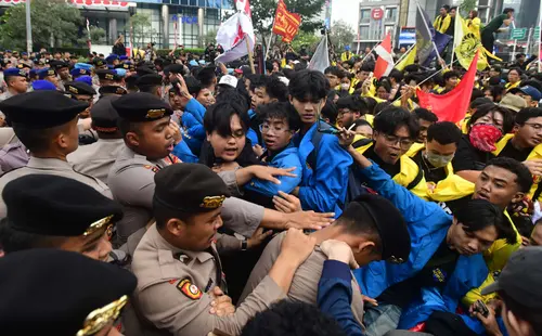 Aksi Mahasiswa di Thamrin Berujung Kericuhan