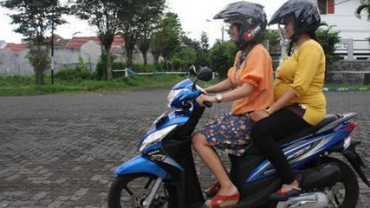 Ibu hamil lebih suka bonceng ngangkang!