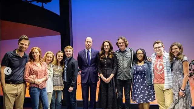Tampilan Kate Middleton saat berkunjung ke teater.