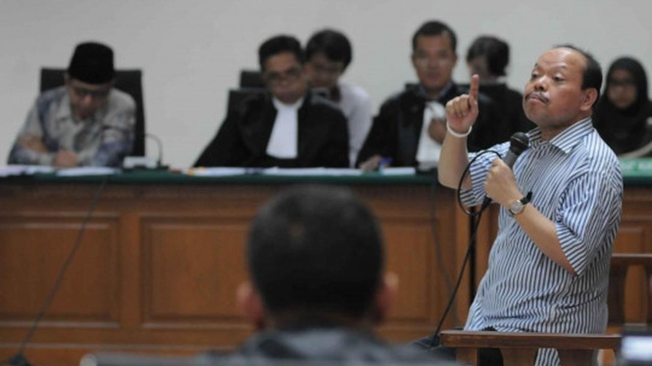 Ekspresi marah Sutan Bhatoegana saat bersaksi di sidang kasus ESDM