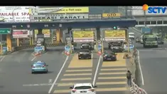 Dua pintu gerbang tol ini di nilai menjadi penyebab pemumpukan terjadi dan berdampak kemacetan parah.
