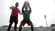 Pemain Sriwijaya FC, Ichsan Kurniawan berlatih terpisah pada uji coba lapangan jelang melawan Arema FC pada laga delapan besar Piala Presiden 2017 di Stadion Manahan, Solo, Jumat (24/2/2017). (Bola.com/Nicklas Hanoatubun)