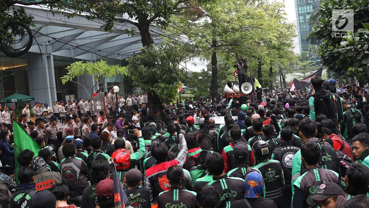 Ratusan Pengemudi GrabBike Gelar Unjuk Rasa