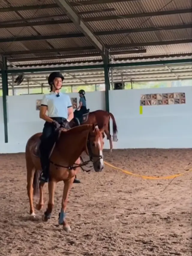 Paula Verhoeven melakukan olahraga berkuda (Instagram/paula_verhoeven)