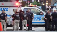 Polisi mengatakan bahwa pelaku penembakan yang diidentifikasi sebagai Shane Devon Tamura (27), warga Las Vegas, mengenakan rompi antipeluru dan membawa senapan semi-otomatis M4 (Dok. AFP/Timothy A.Clary).