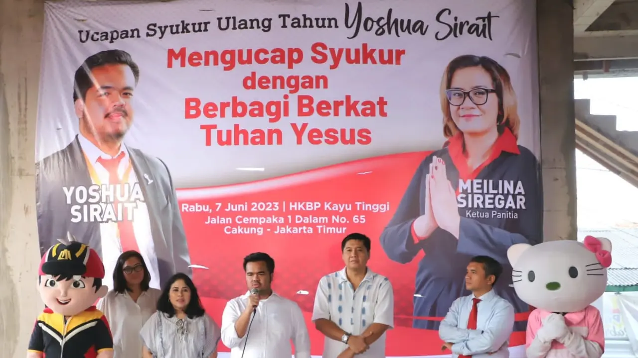 Yoshua Sirait merayakan ulang tahun bersama ratusan anak-anak sekolah minggu HKBP Kayu Tinggi, HKBP Marturia Pulo Gebang, HKBP Sola Gracia Kayu Mas  Pulo Gadung dan Gereja Kristen Maranatha Pulo Gebang (Istimewa)