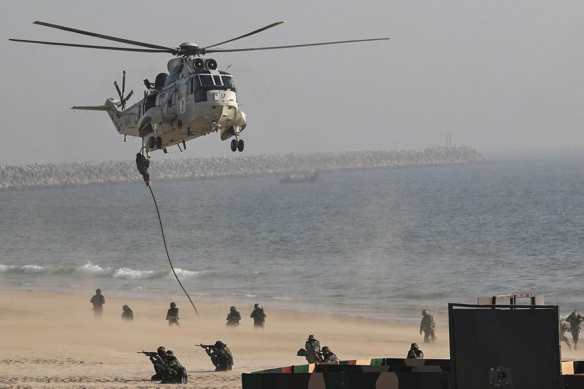 Kapal Perang TNI AL KRI Bung Tomo Ikuti Aman Exercise di Pakistan