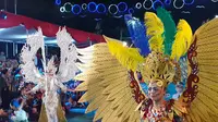 Peserta Semarang Night Carnival 2019 mengenakan desain busana yang atraktif, diikuti 98 kota dan beberapa negara. (foto: Liputan6.com / felek wahyu)
