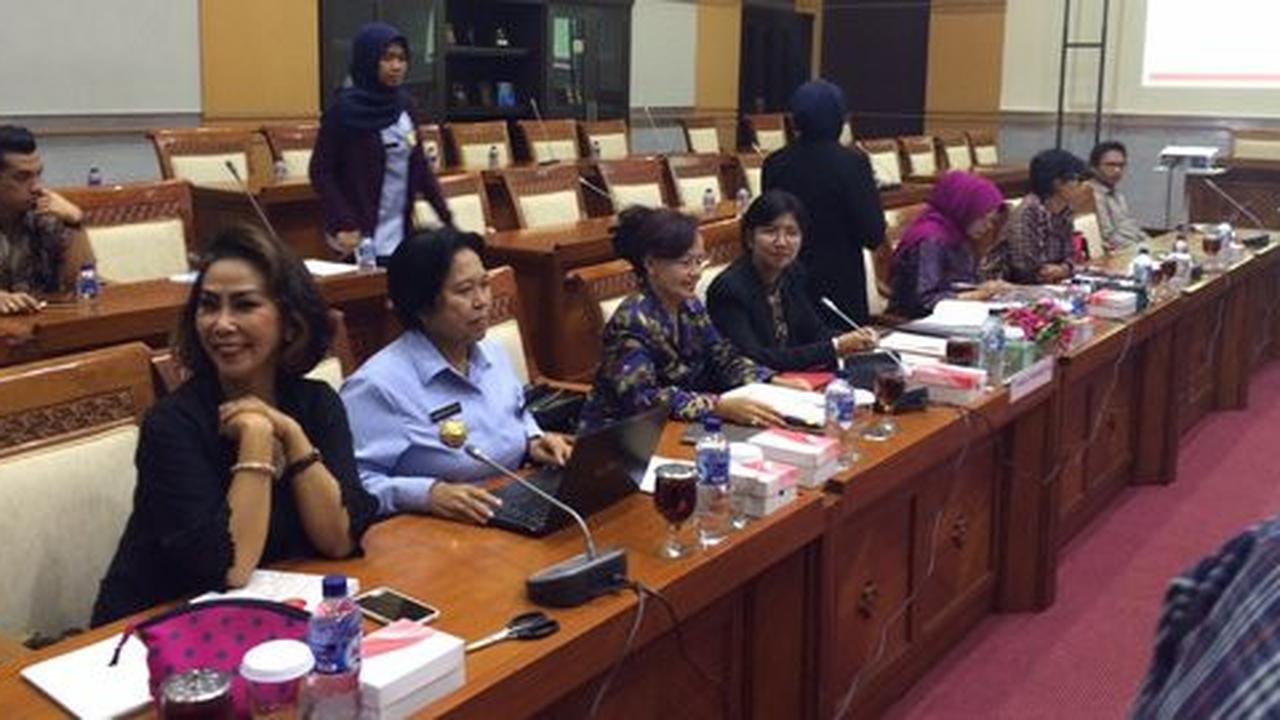 Belum tuntas dicecar DPR, Pansel KPK diminta datang lagi besok