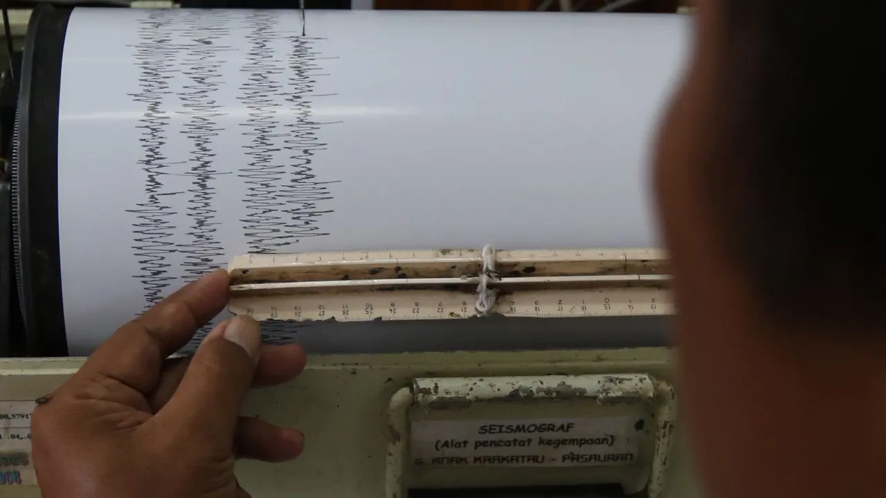 Pasca Tsunami Selat Sunda, Gunung Anak Krakatau Berstatus Siaga