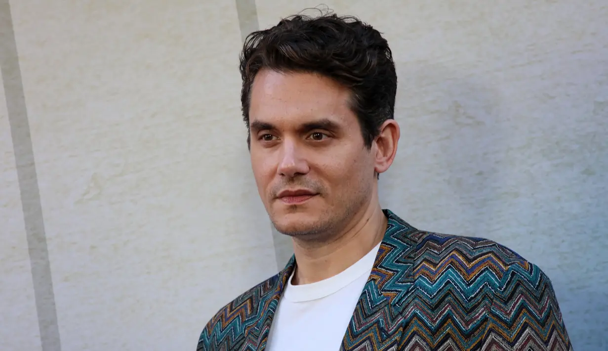 John Mayer menghadiri pemutaran perdana film Vengeance di Ace Hotel, Los Angeles, California, Amerika Serikat, 25 Juli 2022. Musikus tampan John Mayer sepertinya tertarik melebarkan kariernya ke dunia seni peran usai sukses sebagai penyanyi. (Robin L Marshall/Getty Images/AFP)