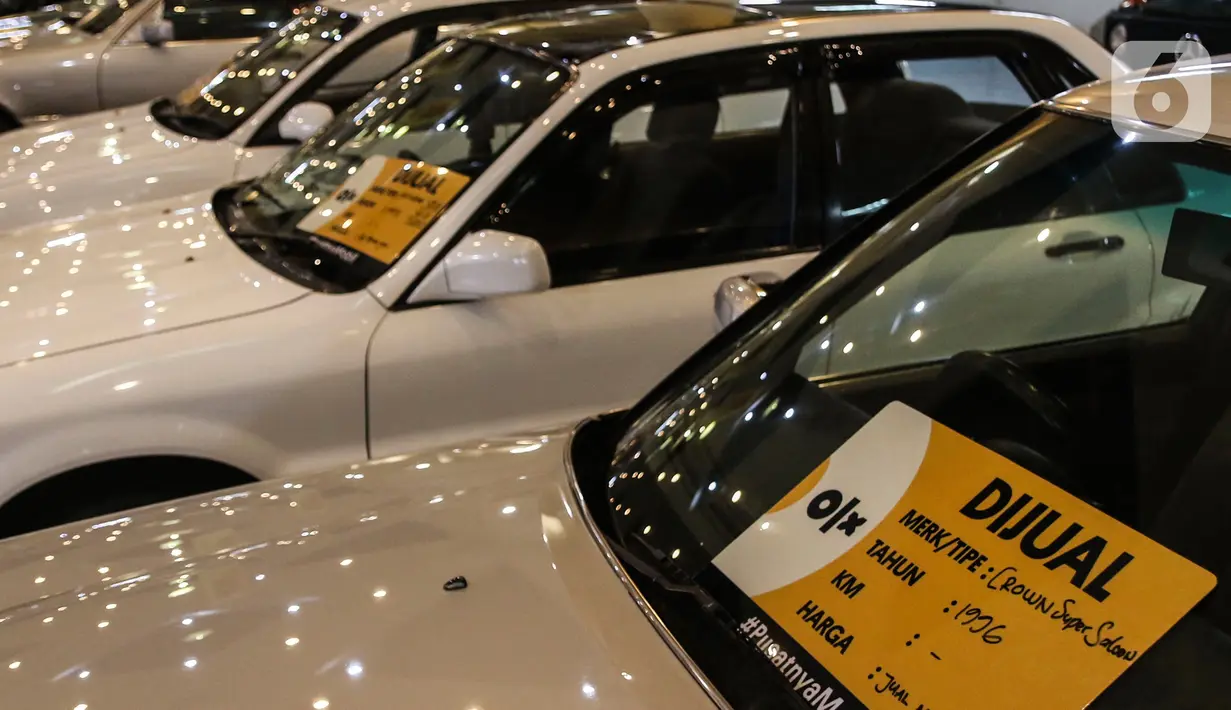 Suasana Bursa Mobil Bekas Blok M. Jakarta, Jumat (2/10/2020). Selain itu Mobil baru diwacanakan mendapat insentif pembebasan pajak hingga 0 persen, kebijakan tersebut dikhawatirkan mengganggu kelangsungan bisnis pedagang mobil bekas. (Liputan6.com/Johan Tallo)