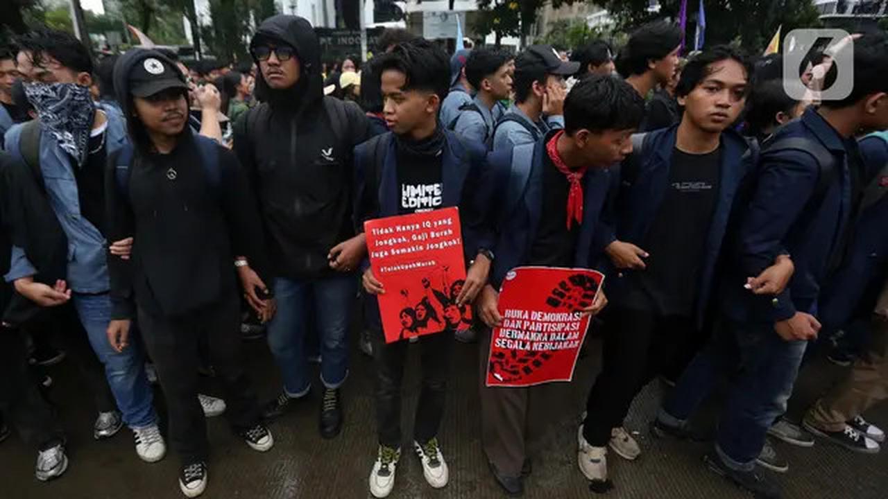 Indonesia Gelap, BEM SI Berunjuk Rasa di Patung Kuda Jakarta