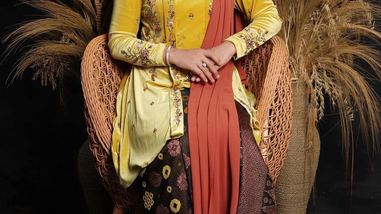 Kebaya Berwarna Bata