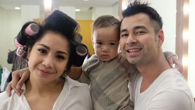 [Bintang] Nagita Slavina, Raffi Ahmad, dan Rafathar