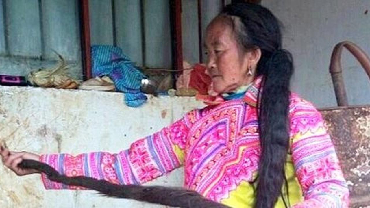 Wanita ini perlu waktu sepekan buat keringkan rambut panjangnya