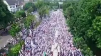 Ribuan umat muslim menggelar aksi 5 Mei di Gedung Mahkamah Agung. (Liputan 6 SCTV)