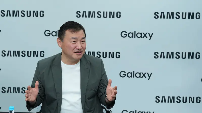 President & Head of Mobile eXperience Business at Samsung Electronics TM Roh