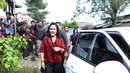 Wartawan media cetak nasional dan lokal ikut meliput "blusukan" Iriani Jokowi di Pasar Nongko. (M. Akrom Sukarya/Bintang.com)