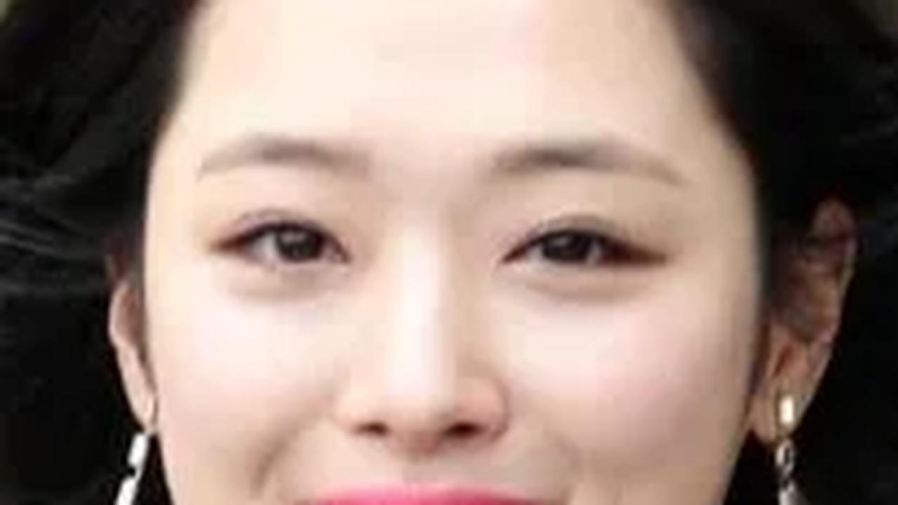 Sulli mengungkapkan bahwa sering kali dia merasa seperti seorang buruh dalam industri ini, dieksploitasi dan kurang dihargai.