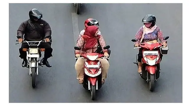6 Kelakuan Emak-Emak saat Gosip Ini Bikin Geleng Kepala