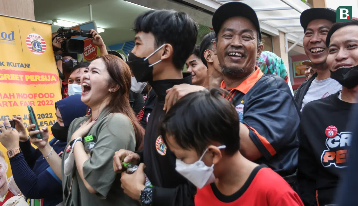 Meet and Greet yang bertajuk 'Kumpul Asik Bareng di Rumah Indofood' juga diramaikan oleh suporter Macan Kemayoran, The Jakmania. (Bola.com/Bagaskara Lazuardi)