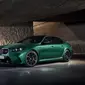 BMW M5 generasi ketujuh, G90 model tahun 2025 mengintegerasikan mesin V8 dengan motor listrik lewat sistem plug-in hybrid. (BMW)