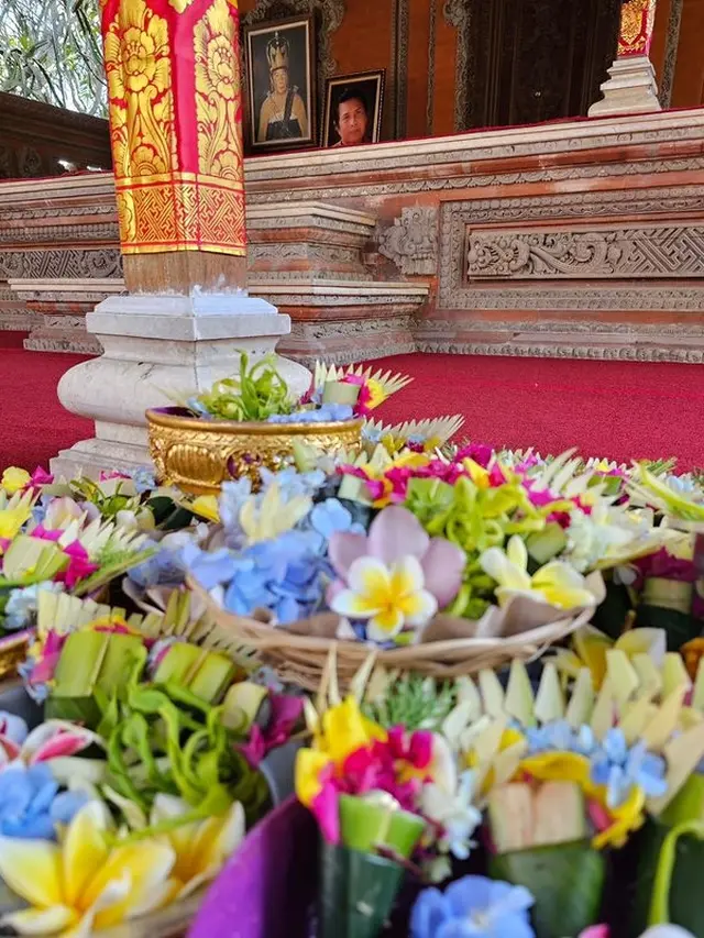 8 Potret Lulu Tobing Ikuti Upacara Mecaru di Ubud, Bali Ini Tampil Menawan