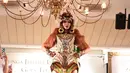 Untuk National Costume Bunga Jelitha nanti bertemakan "Warrior of Orang Utan". Kostum tersebut kabarnya terinspirasi dari baju seorang kesatria dalam perang dan terbuat dari bahan dasar kertas daur ulang ramah lingkungan. (Deki Prayoga/Bintang.com)