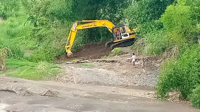 Sebanyak 12 bangunan toko dan rumah di Purbalingga rusak akibat tergerus sungai Klawing. (Foto: Istimewa)