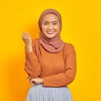 Tampil Modis Tanpa Ribet, Ini Rekomendasi Kaos Oversized Hijab Friendly yang Lagi Hits
