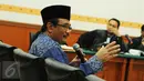 Cawagub DKI Jakarta, Djarot Saiful Hidayat memberikan kesaksian dalam sidang kasus pengadangan kampanyenya dengan terdakwa Naman Sanip di PN Jakarta Barat, Jumat (16/12). JPU menghadirkan 8 dari 13 saksi, termasuk Djarot. (Liputan6.com/Gempur M Surya)