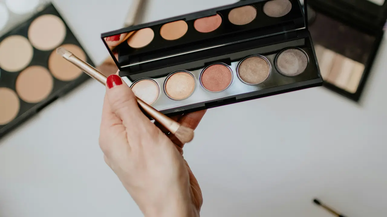 Teknik ini cocok untuk kamu yang ingin tampil fresh tanpa kesan makeup berlebihan.