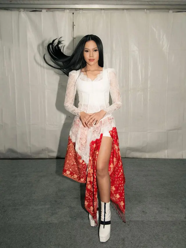 8 Inspirasi Outfit Merah Putih untuk Rayakan 17 Agustus, dari Tissa Biani, Sandrinna Michelle, hingga Dian Sastrowardoyo