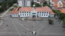 <p>Foto udara memperlihatkan suasana aktivitas liburan warga di Kawasan Kota Tua Jakarta, Jumat (12/4/2024). (merdeka.com/Imam Buhori)</p>
