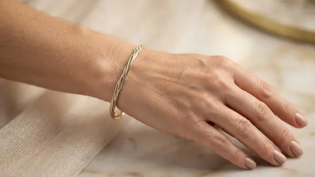 Model Gelang Emas Twist Tiga Warna